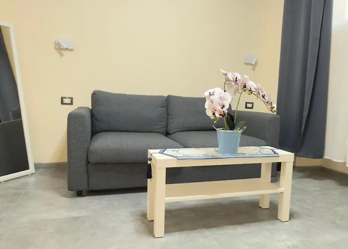 לינה וארוחת בוקר Hulin 4*